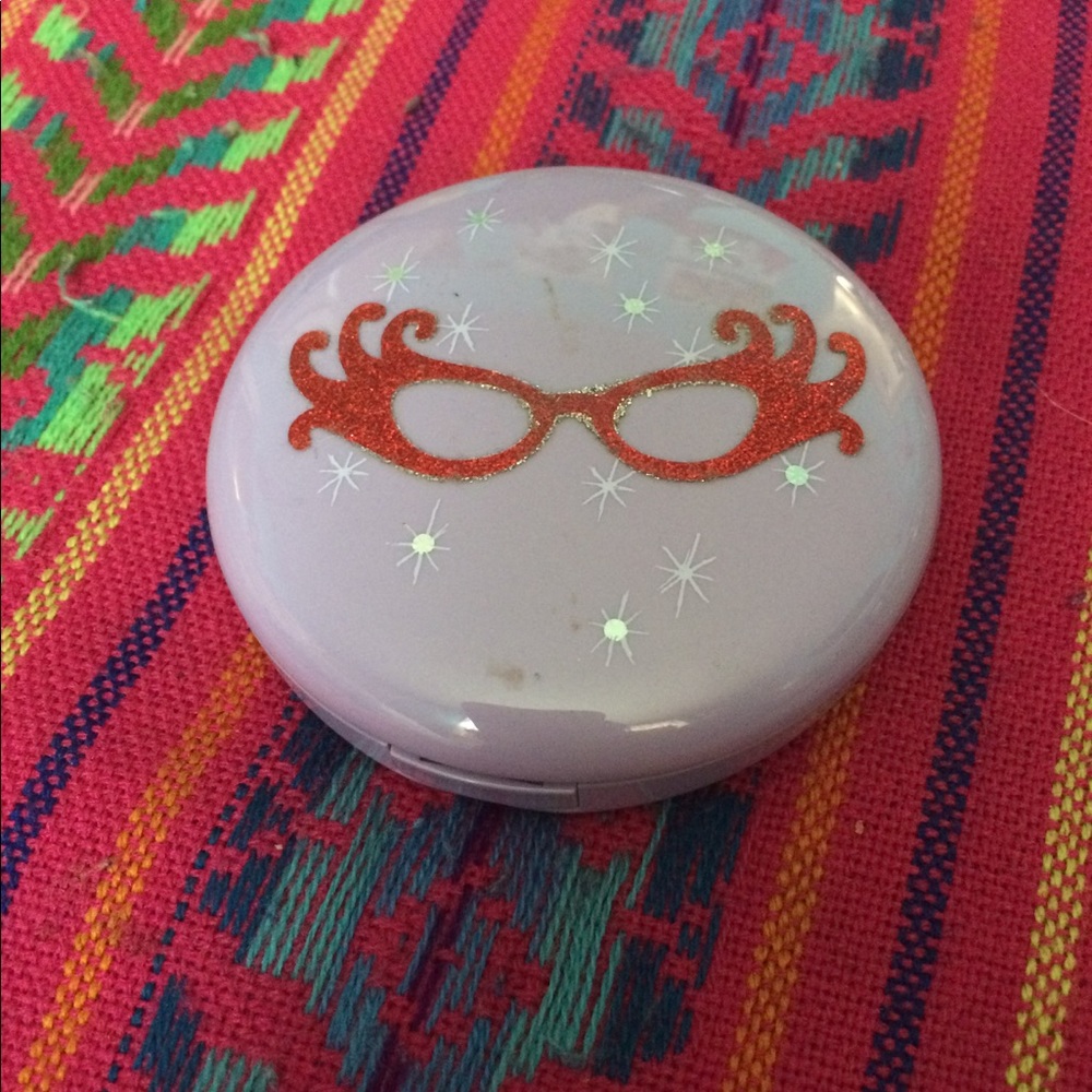 Mac dame Edna what a dame